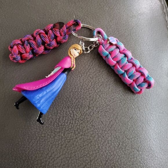 Anna from Frozen keychain - Picture 1 of 2